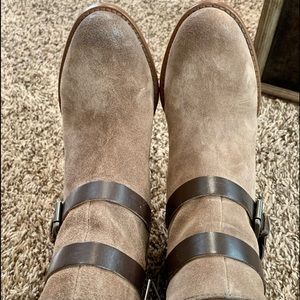 Tan women’s ankle boots